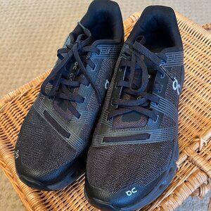 ON black tennis shoes